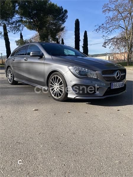 Usado Mercedes CLA220 Shooting Brake AMG line 177 CV (130 kW) 2015 Gris / plata Familiar