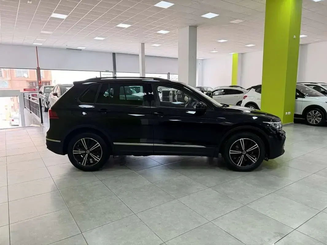 Usado VW Tiguan Life 150 CV (110 kW) 2021 Negro SUV