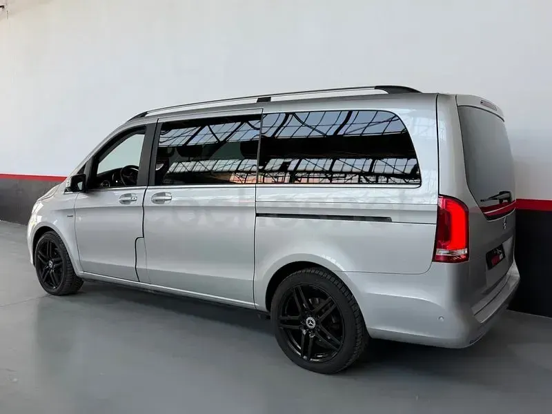 Usado Mercedes V220 Avantgarde 163 CV (119 kW) 2016 Gris / plata Monovolumen