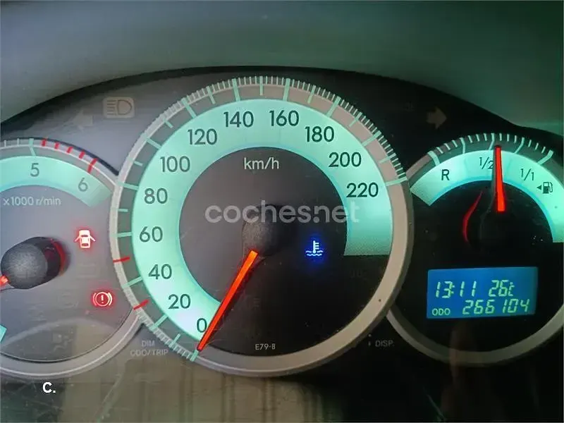Usado Toyota Corolla Verso Luna 116 CV (85 kW) 2005 Beige Monovolumen