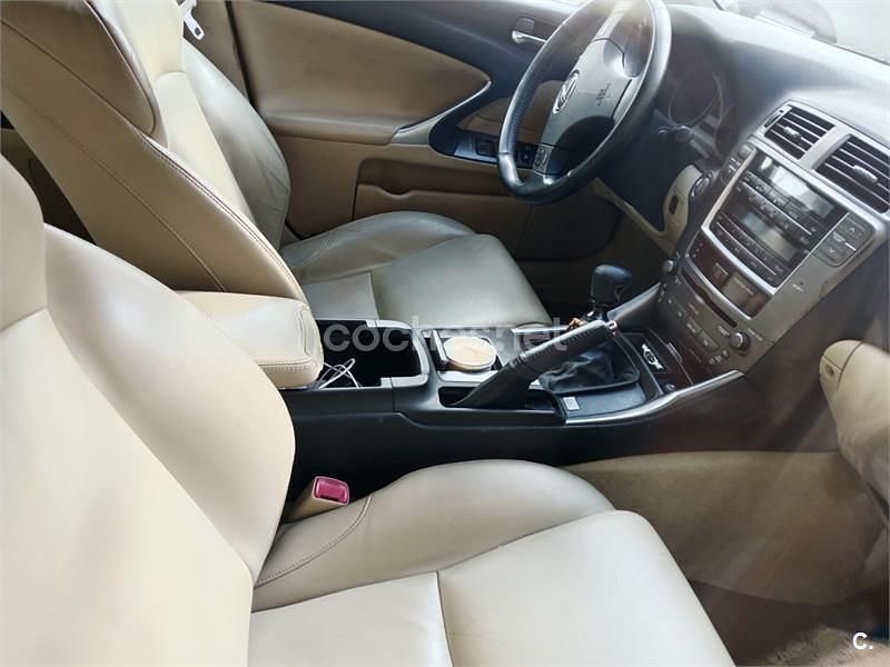 Usado Lexus IS220d 177 CV (130 kW) 2006 Beige Berlina