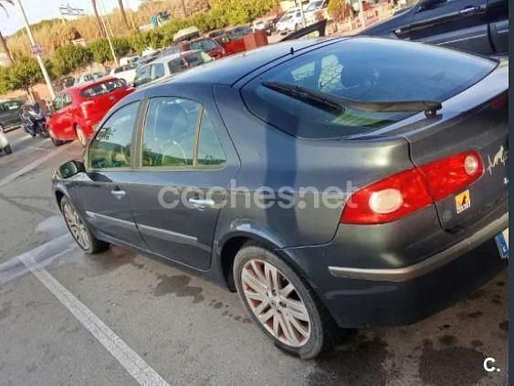 Usado Renault Laguna III Dynamique 135 CV (99 kW) 2007 Azul Berlina