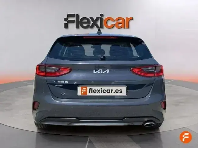 Usado Kia Ceed 136 CV (100 kW) 2023 Gris Utilitario