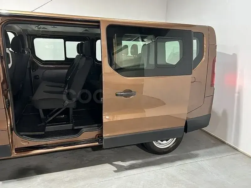 Usado Renault Trafic 110 CV (80 kW) 2019 Marrón Monovolumen