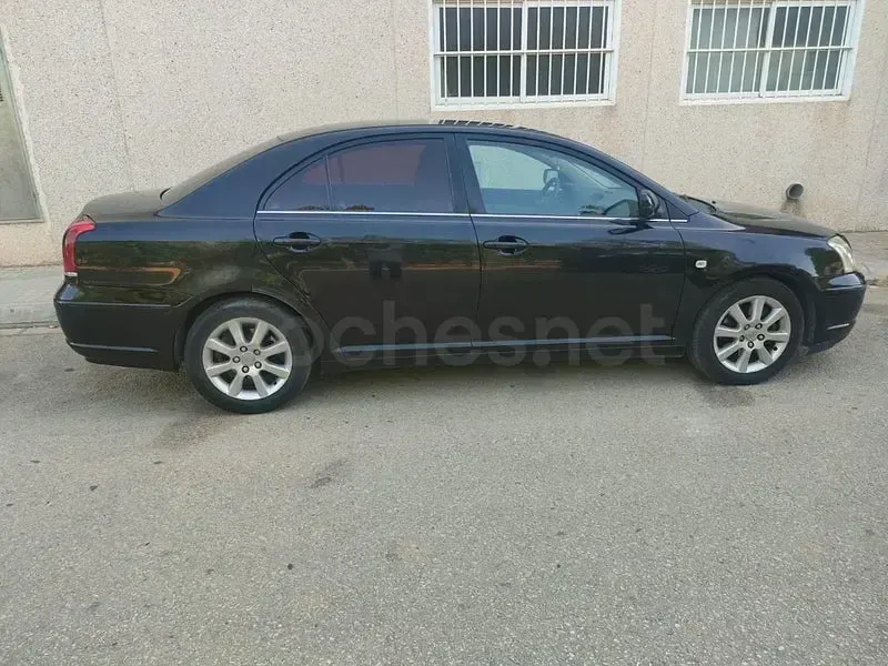 Usado Toyota Avensis Executive 150 CV (110 kW) 2005 Negro Berlina