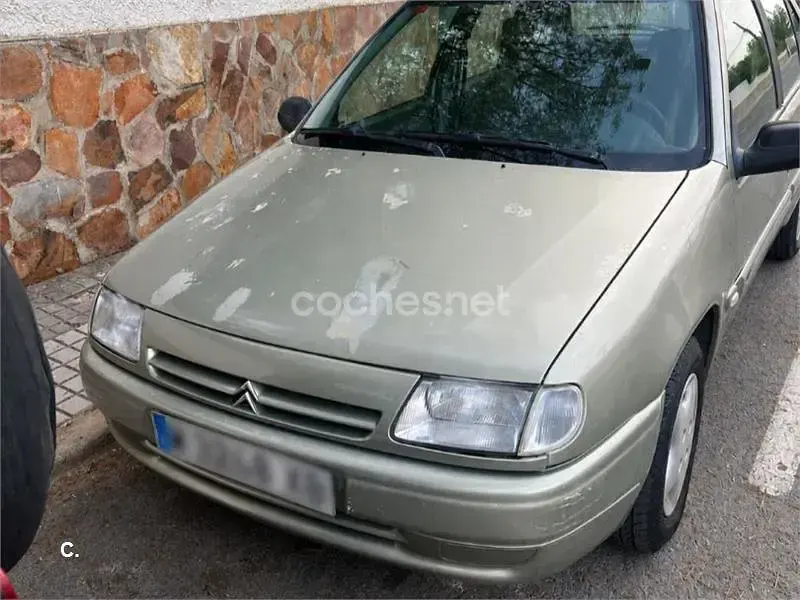 Usado Citroën Saxo Seduction 58 CV (42 kW) 1999 Verde Utilitario