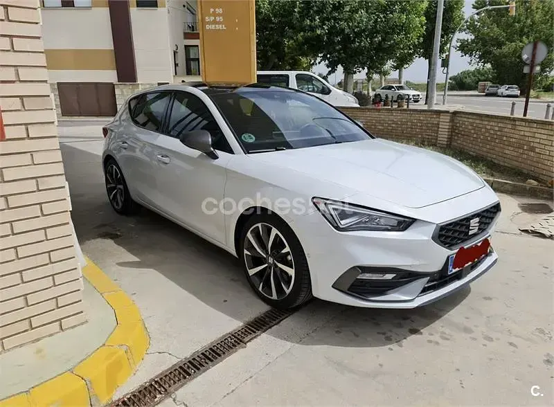 Usado Seat Leon FR 150 CV (110 kW) 2021 Blanco Berlina