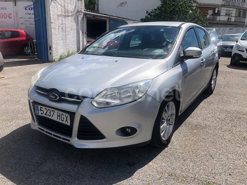 Gris / plata Usado 2011 Ford Focus Trend Berlina | 5400 € (Precio justo) - Imagen 1/4