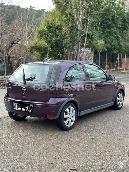 Usado Opel Corsa 80 CV (58 kW) 2005 Granate Berlina