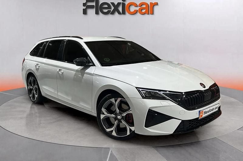 Blanco Usado 2024 Skoda Octavia RS Familiar | 32.990 € (Super precio) - Imagen 1/4