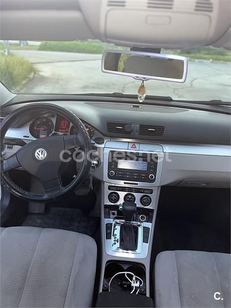 Usado VW Passat Advance 140 CV (102 kW) 2005 Gris / plata Familiar