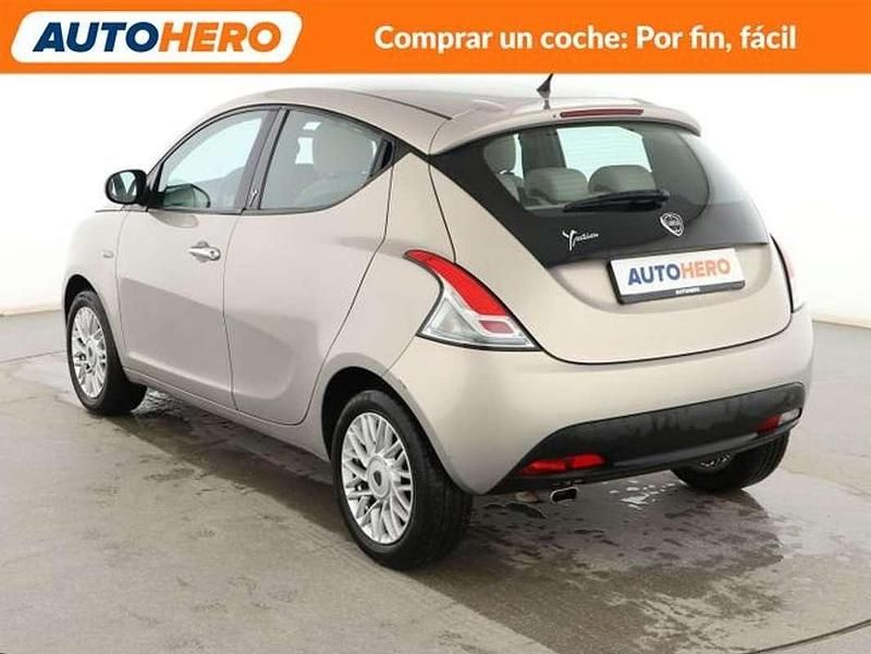 Usado Lancia Ypsilon Gold 71 CV (52 kW) 2014 Marrón Utilitario