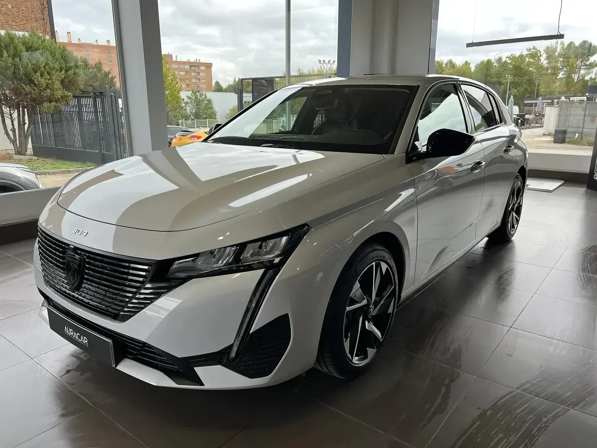 Usado Peugeot 308 Allure 145 CV (106 kW) 2025 Blanco Berlina