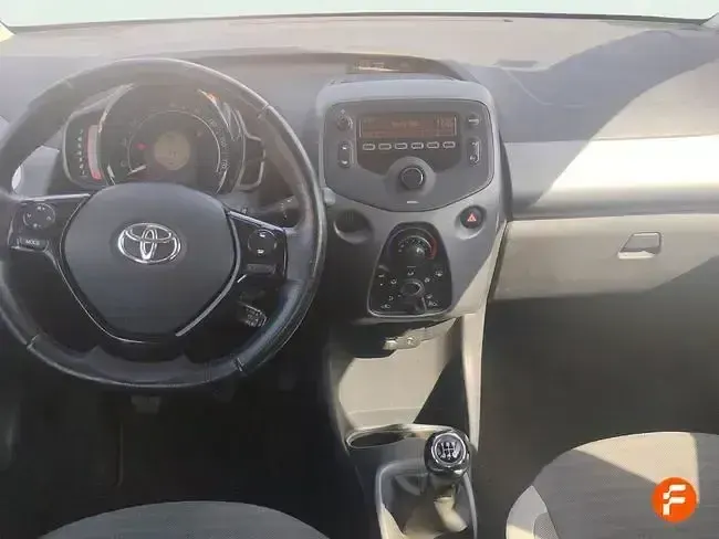 Usado Toyota Aygo X-cite 72 CV (52 kW) 2019 Blanco Utilitario
