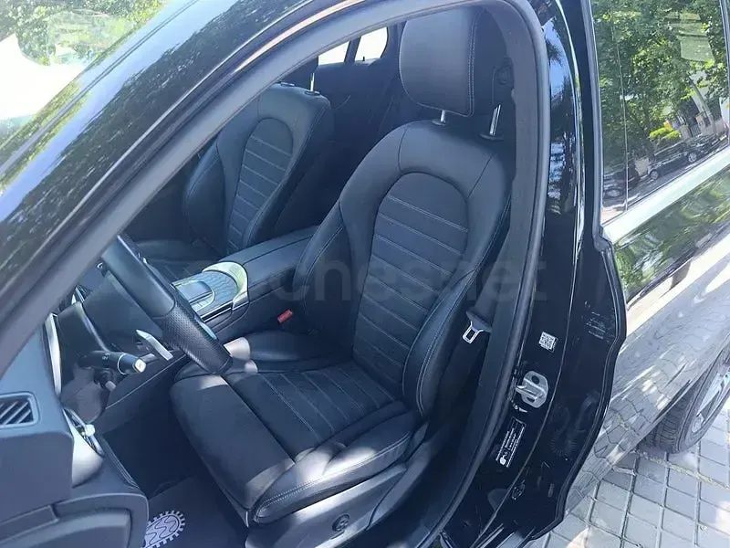 Usado Mercedes GLC300e 320 CV (235 kW) 2021 Negro SUV