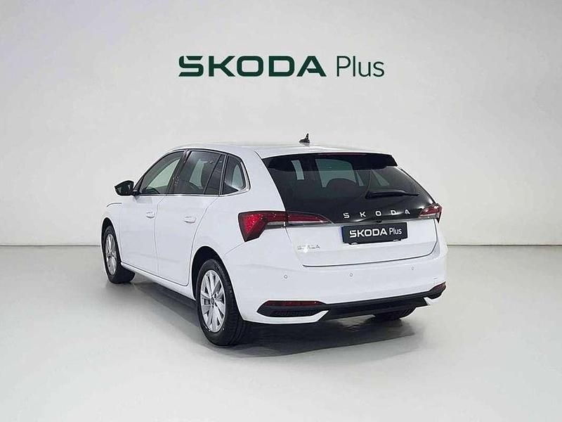 Usado Skoda Scala Selection 116 CV (85 kW) 2025 Blanco Utilitario