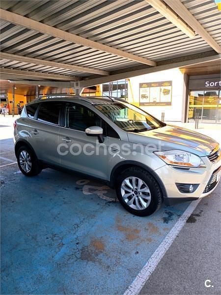 Usado Ford Kuga Titanium 136 CV (100 kW) 2010 Beige SUV