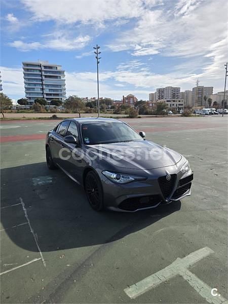 Usado Alfa Romeo Giulia Ti 200 CV (147 kW) 2022 Gris / plata Berlina