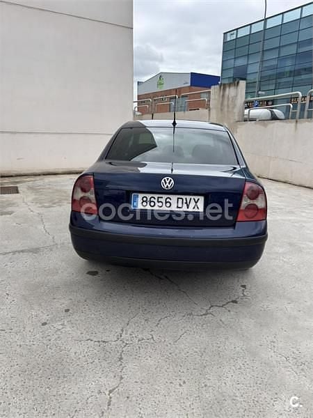 Usado VW Passat Edition 130 CV (95 kW) 2006 Azul Berlina