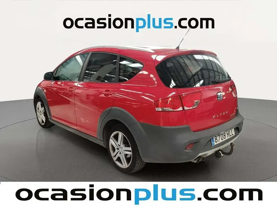 Usado Seat Altea 105 CV (77 kW) 2012 Rojo SUV