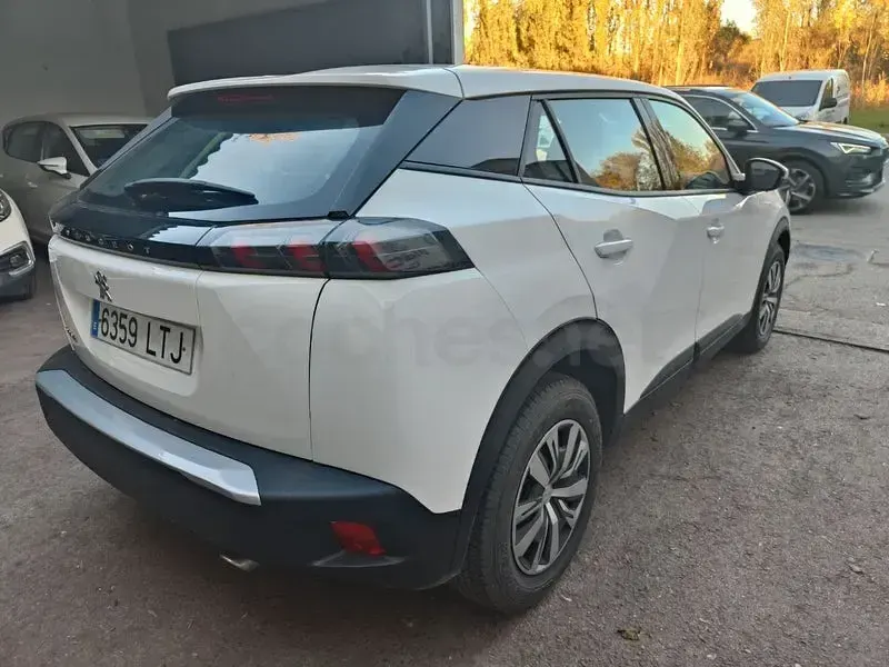 Usado Peugeot 2008 Active 110 CV (80 kW) 2021 Blanco SUV