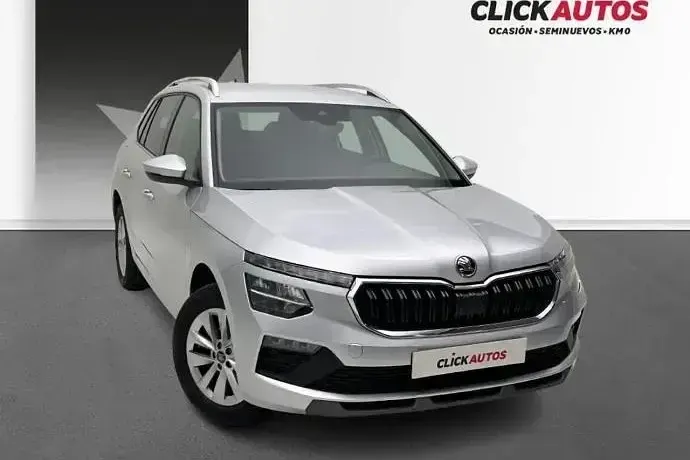 Usado Skoda Kamiq Selection 115 CV (84 kW) 2025 Rojo SUV
