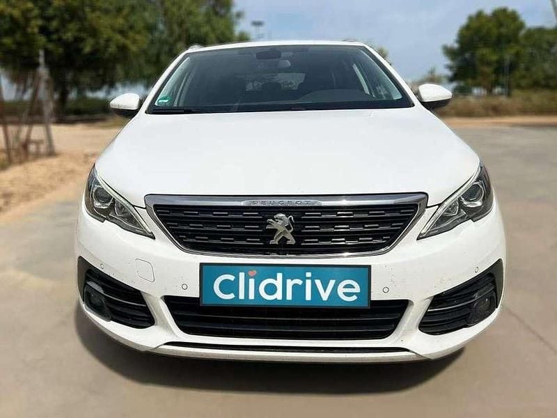Usado Peugeot 308 SW Allure 120 CV (88 kW) 2018 Blanco Familiar