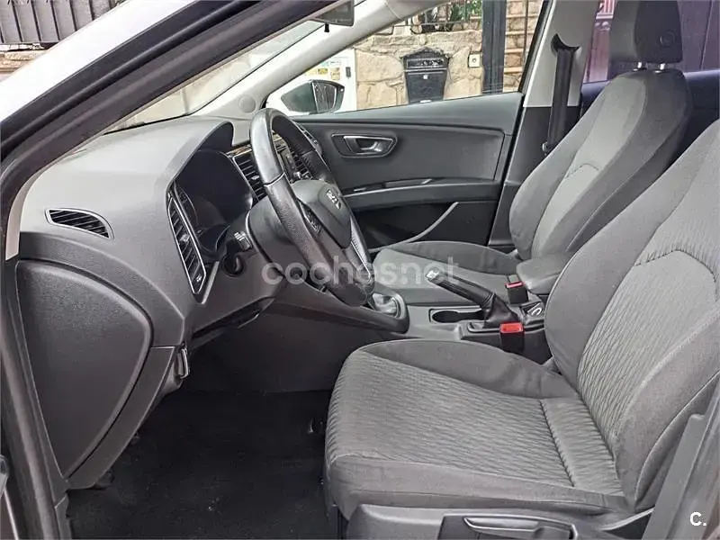 Usado Seat Leon ST Style 105 CV (77 kW) 2015 Gris / plata Familiar