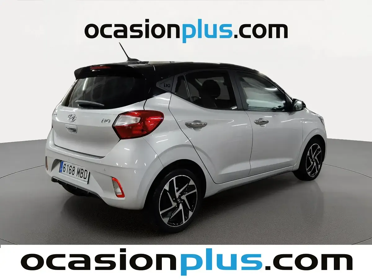 Usado Hyundai i10 84 CV (61 kW) 2022 Gris plata Utilitario