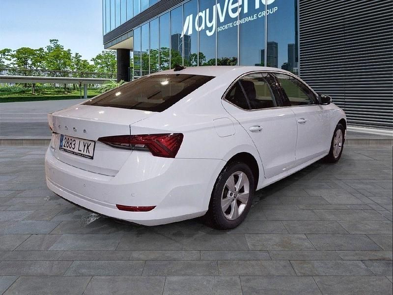 Usado Skoda Octavia Ambition 115 CV (84 kW) 2022 Blanco Berlina