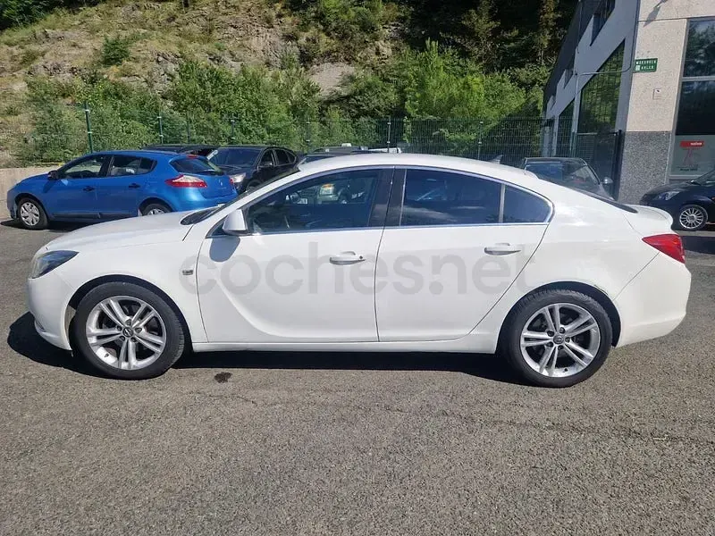 Usado Opel Insignia Sportive 160 CV (117 kW) 2012 Blanco Berlina