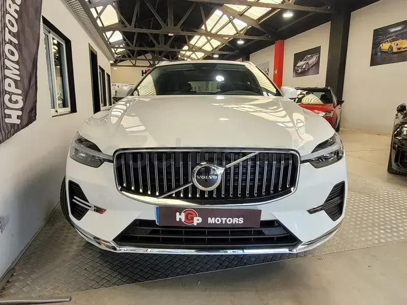 Usado Volvo XC60 Core 350 CV (257 kW) 2025 Blanco SUV