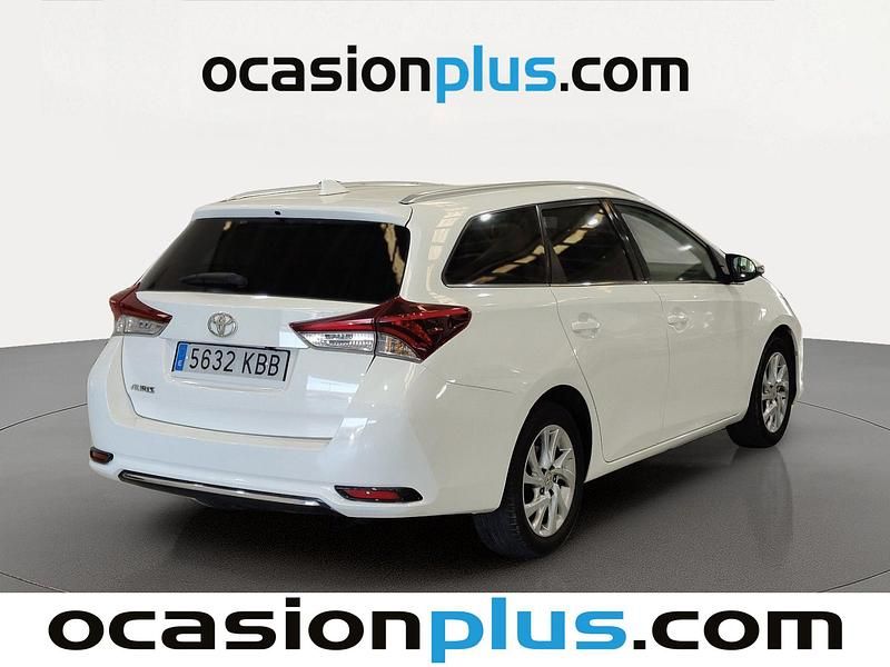 Usado Toyota Auris Active 116 CV (85 kW) 2017 Blanco Familiar