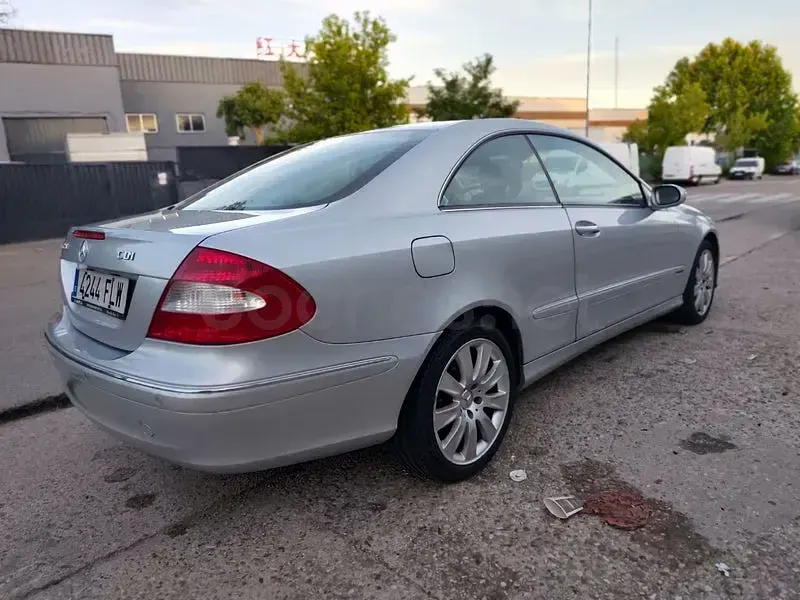 Usado Mercedes CLK320 Elegance 224 CV (164 kW) 2007 Gris / plata Coupe
