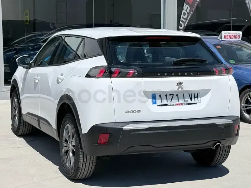 Usado Peugeot 2008 Allure 100 CV (73 kW) 2019 Blanco SUV
