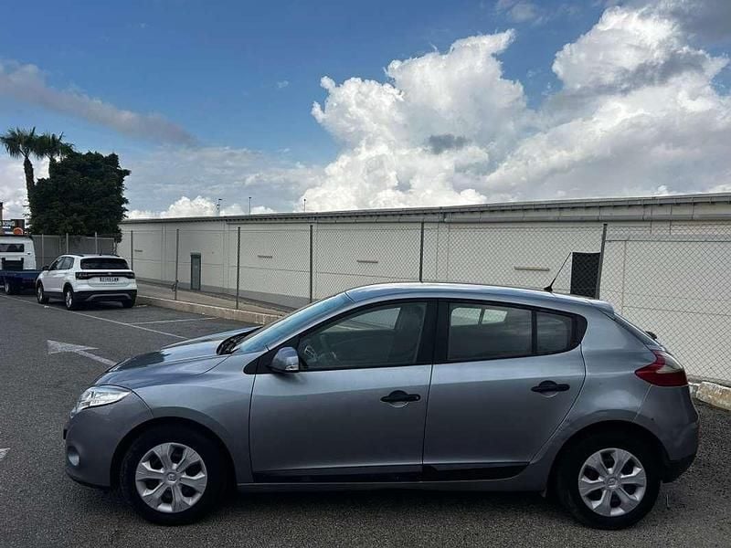 Usado Renault Mégane III Authentique 86 CV (63 kW) 2009 Gris Utilitario