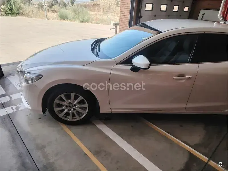 Usado Mazda 6 Comfort 145 CV (106 kW) 2013 Blanco Berlina