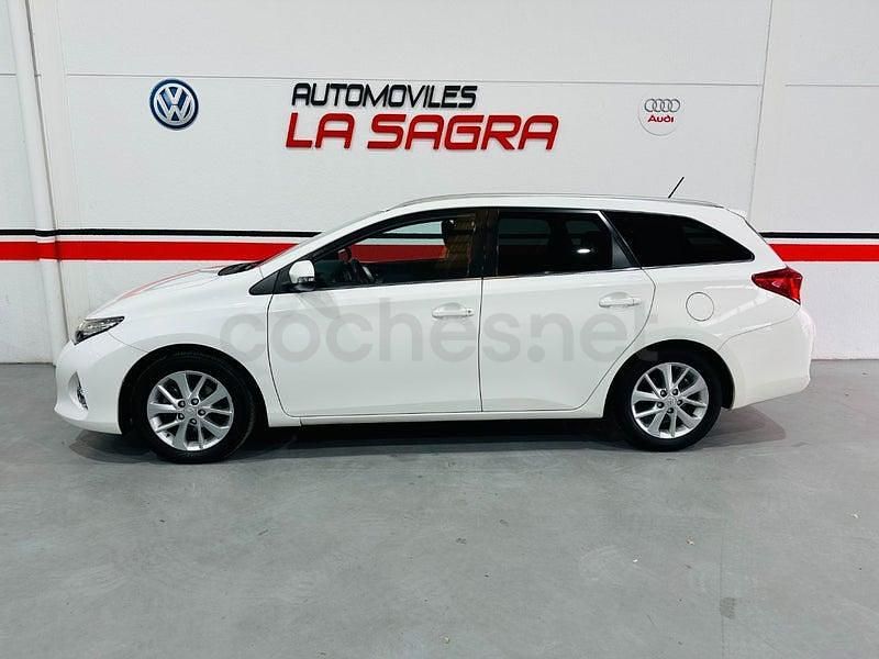 Usado Toyota Auris Business Edition 132 CV (97 kW) 2015 Blanco Familiar