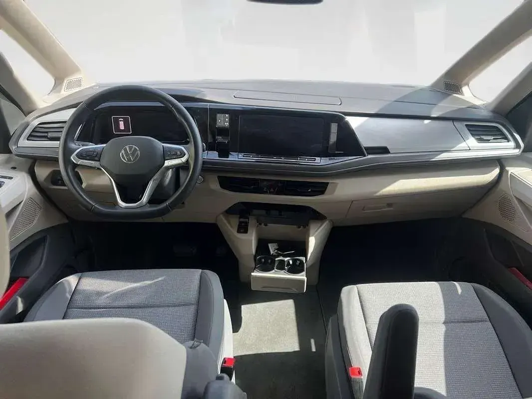 Usado VW Multivan 150 CV (110 kW) 2025 Rojo Monovolumen