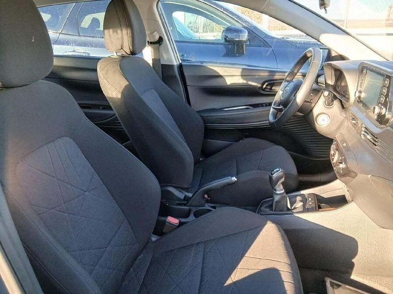 Usado Hyundai Bayon 101 CV (74 kW) 2022 Gris SUV