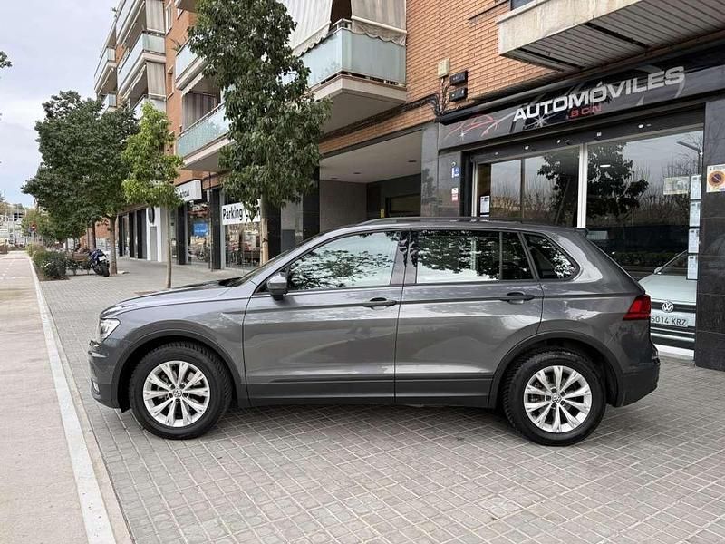 Usado VW Tiguan Edition 125 CV (91 kW) 2017 Gris / plata SUV