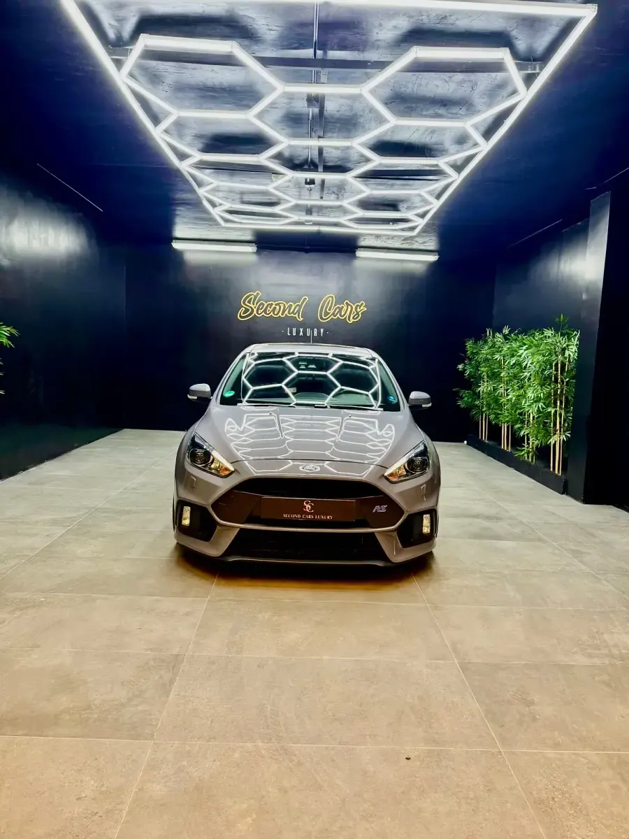 Usado Ford Focus Performance Edition 350 CV (257 kW) 2017 Gris Berlina
