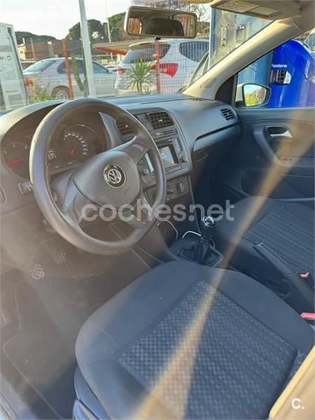 Używany VW Polo Edition 75 KM (55 kW) 2016 Biały Sedan/Limuzyna