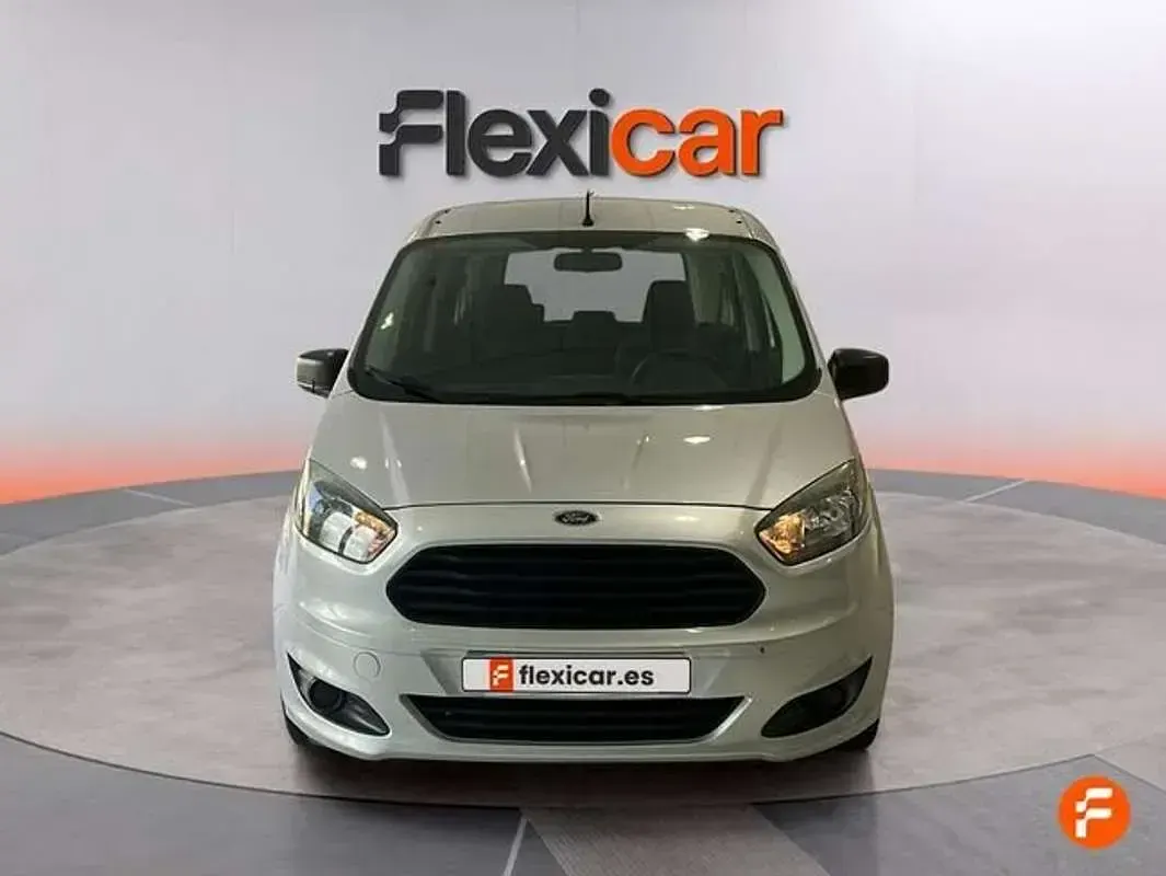 Usado Ford Tourneo Courier Ambiente 102 CV (75 kW) 2017 Gris Monovolumen