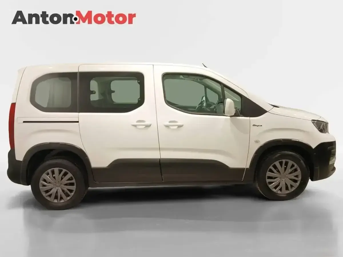 Usado Peugeot Rifter Style 100 CV (73 kW) 2021 Blanco Monovolumen