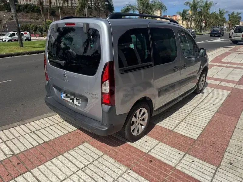 Usado Peugeot Rifter Allure 130 CV (95 kW) 2019 Gris / plata Monovolumen