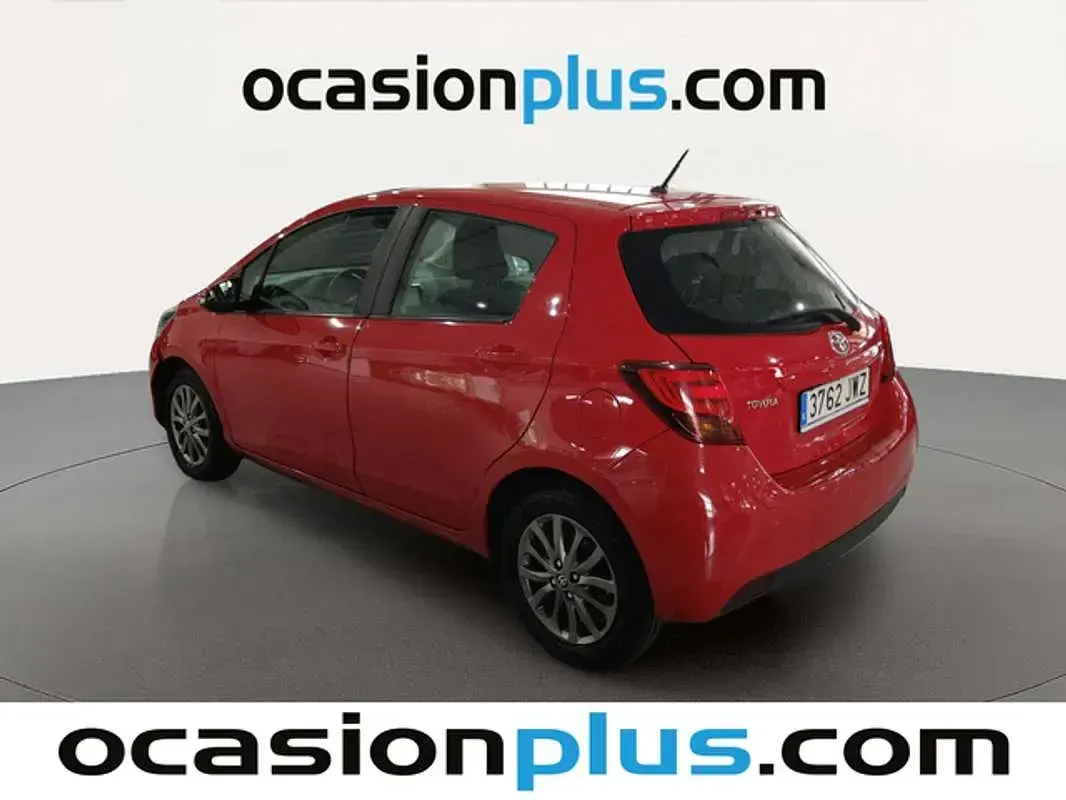 Usado Toyota Yaris Active 99 CV (72 kW) 2017 Rojo Utilitario