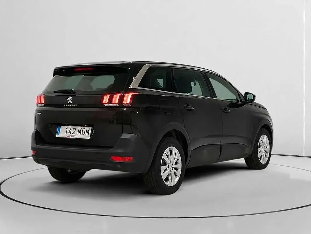 Usado Peugeot 5008 Active 131 CV (96 kW) 2023 Negro SUV