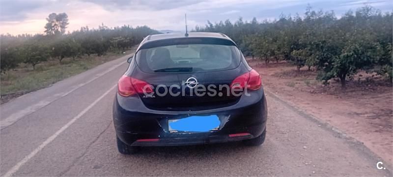 Negro Usado 2010 Opel Astra Sport Berlina | 6000 € (Precio justo) - Imagen 1/4