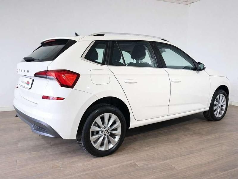 Usado Skoda Kamiq Ambition 110 CV (80 kW) 2021 Blanco SUV